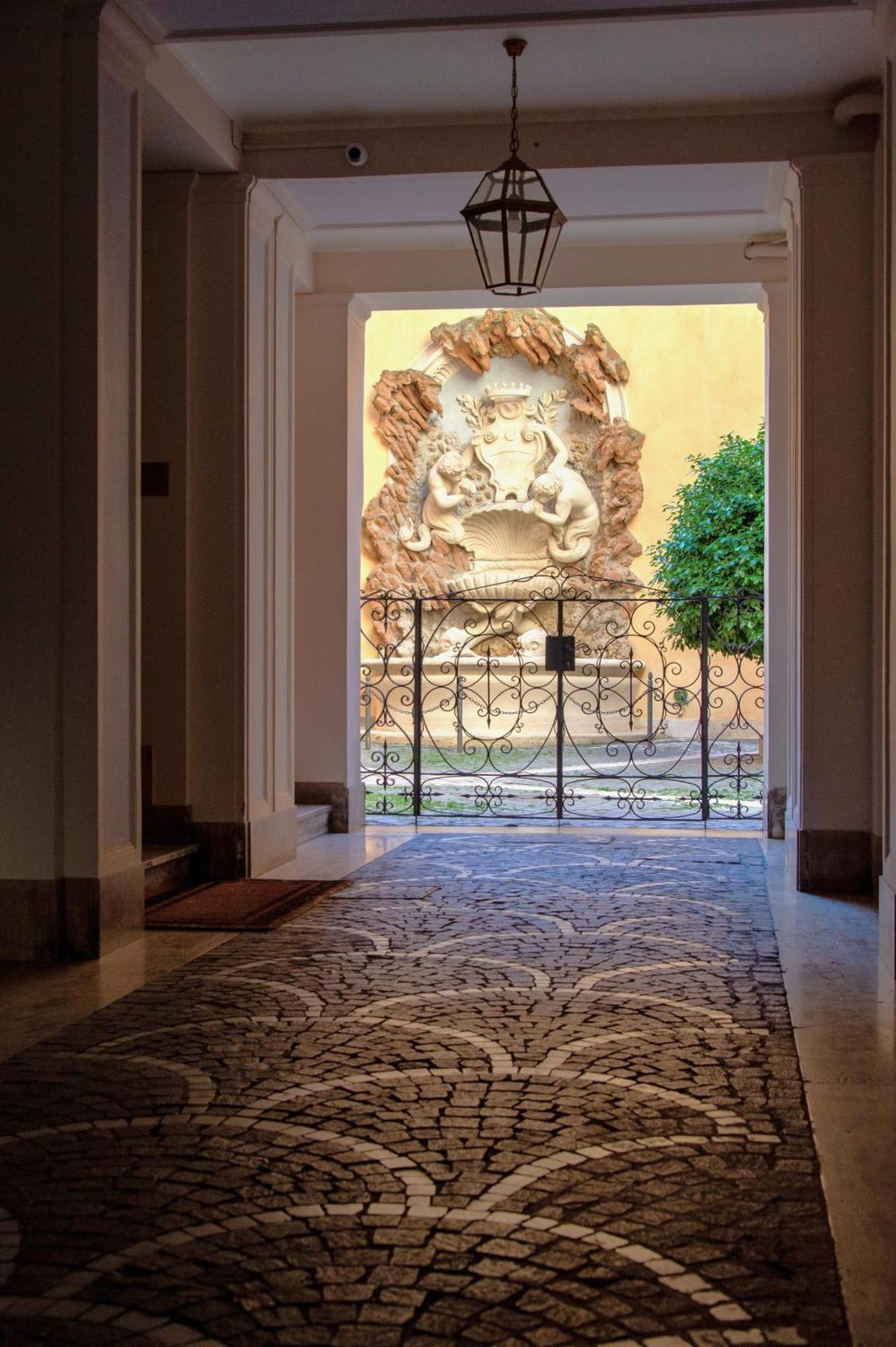Bernini Stay, Next To Trevi Fountain Rome Exterior photo